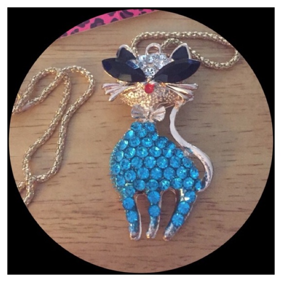 Betsey Johnson Jewelry - 😎Lovely Blue Cat Pendant